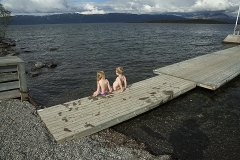 Barnen på stranden till Torne träsk