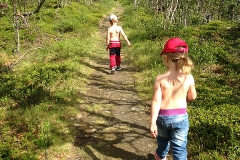 Barnen tyckte det var tillräckligt varmt för att gå utan tröjor en del dagar - och inte var det besvärande mycket mygg heller